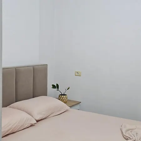Main Bulevard 5 טיראנה